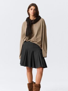 H&M LOW RISE FLARED KNEE-LENGTH SUITING SKIRT